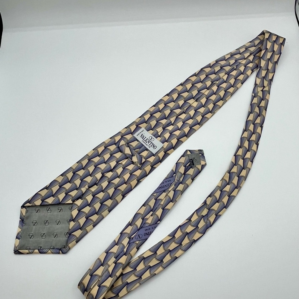 Vintage Geometric Pattern Valentino Silk Tie Made In Italy - Picture 10 of 13